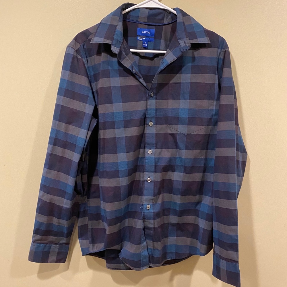 APT 9 button down